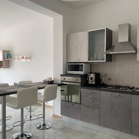 Sole, Mare E Trallalla *