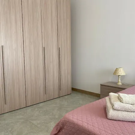 Lägenhet Sole, Mare E Trallalla *